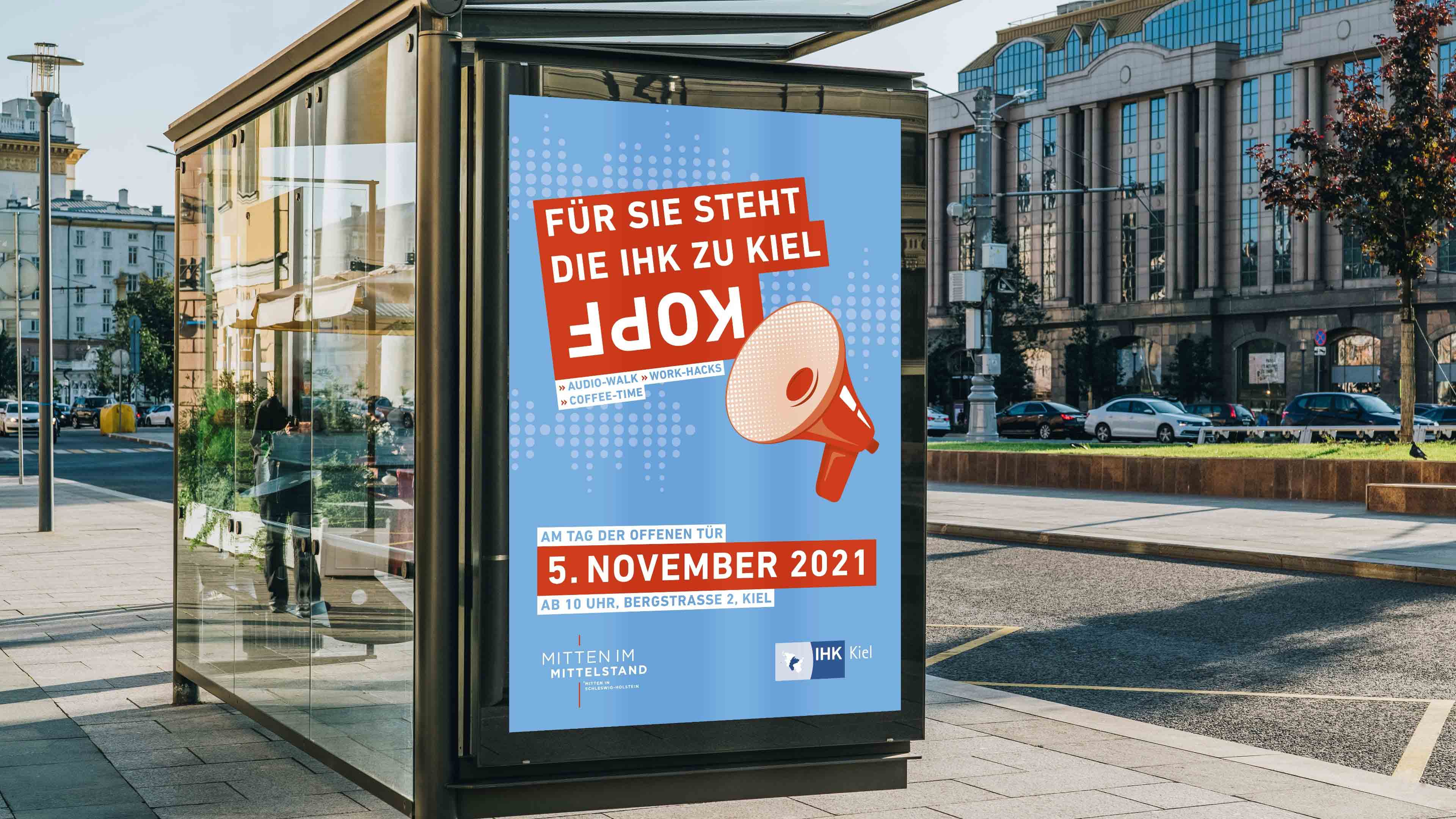 IHK Kiel Werbung an einer Bushaltestelle