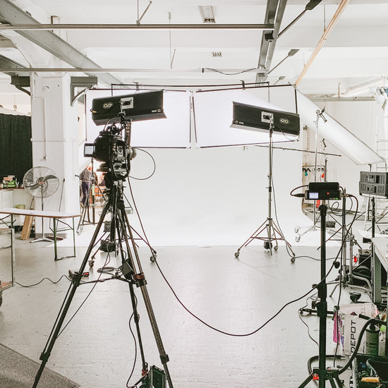 Ein Shooting Set mit Kameras und Elektronik
