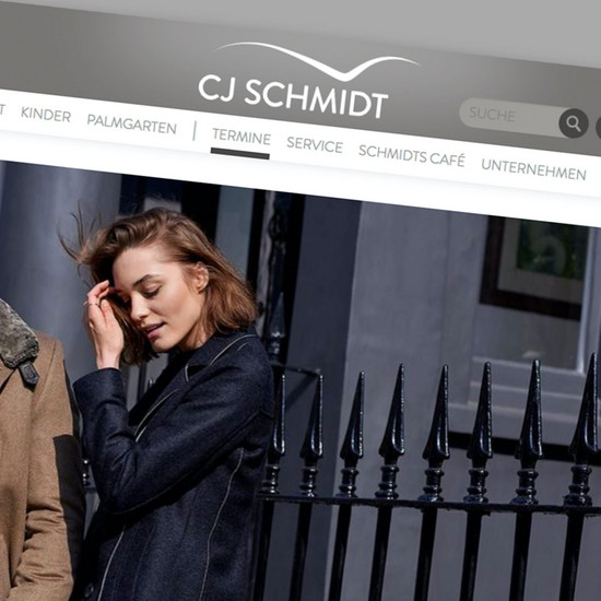 Screenshot der Website CJ Schmidt zeigt weibliches Model im Mantel