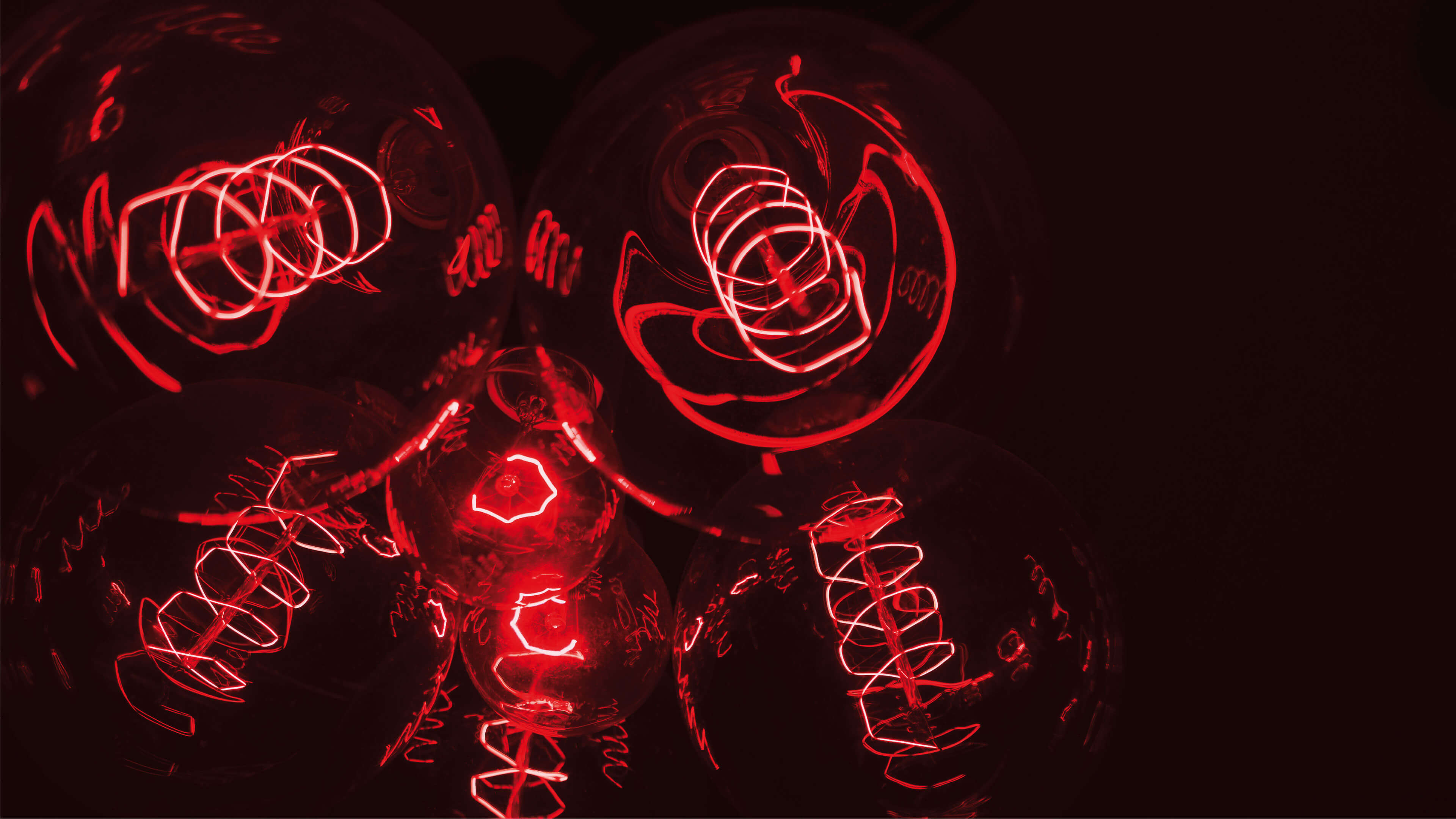 Leuchtende Spiralen in rot