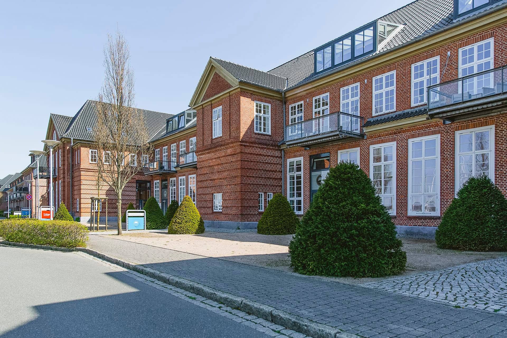 Außenansicht des Bürogebäudes von HOCHZWEI in Flensburg