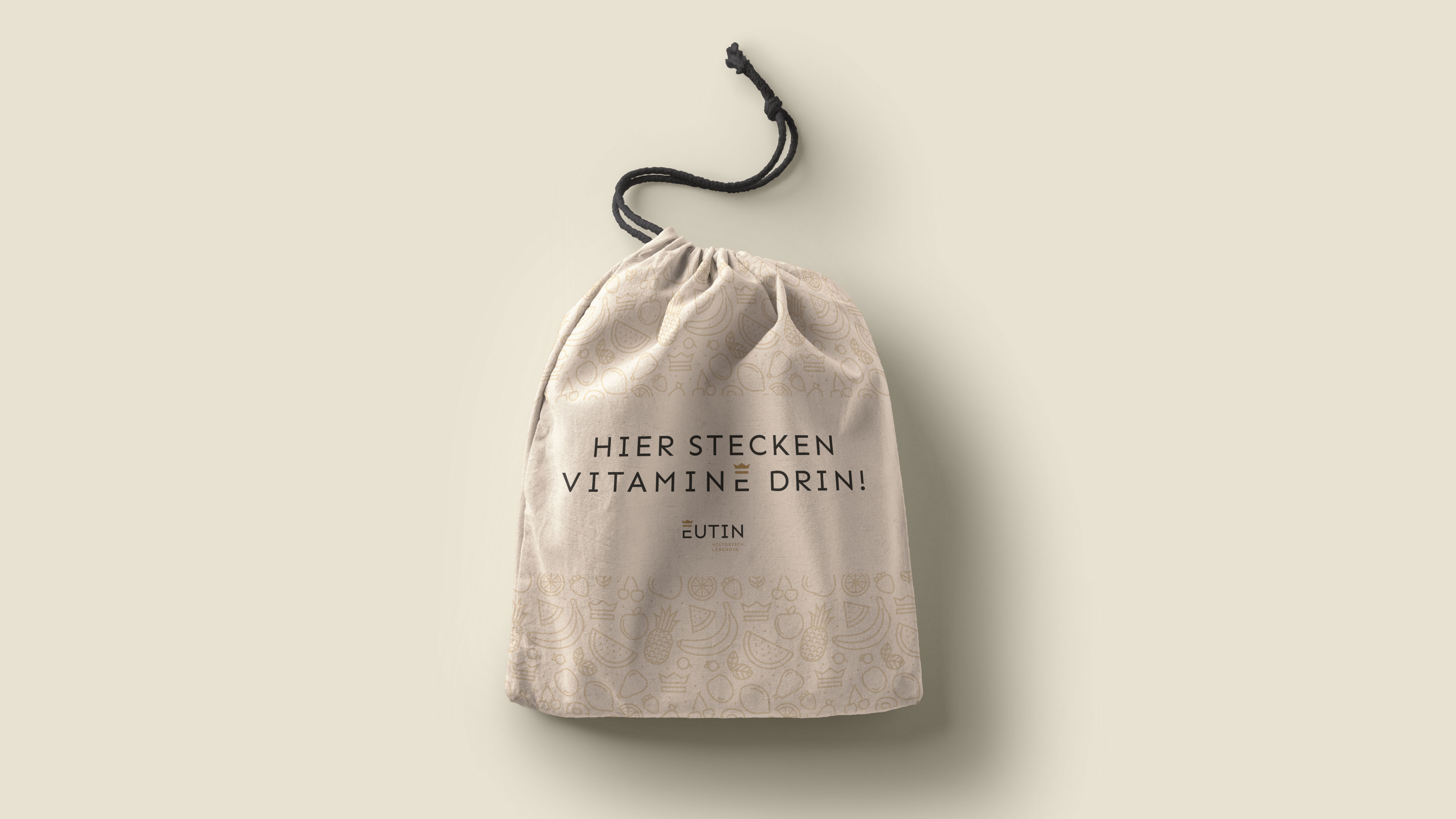 Stoffbeutel mit Logodruck und Text "Hier stecken Vitamine drin"