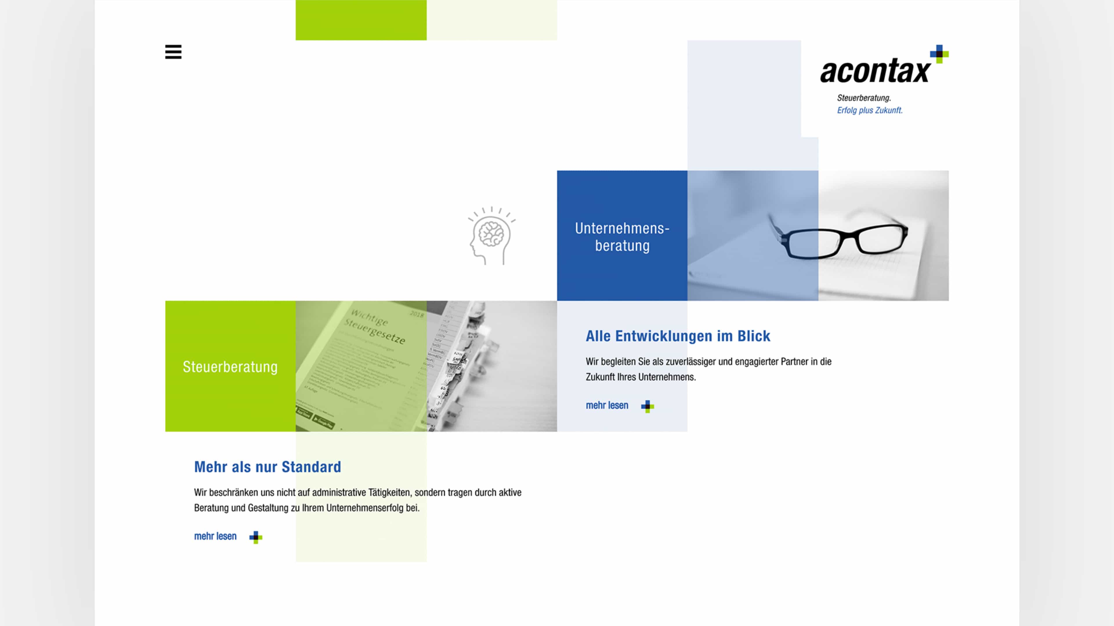 Grüne und blaue Farbquadrate und Teasertexte auf Website von acontax