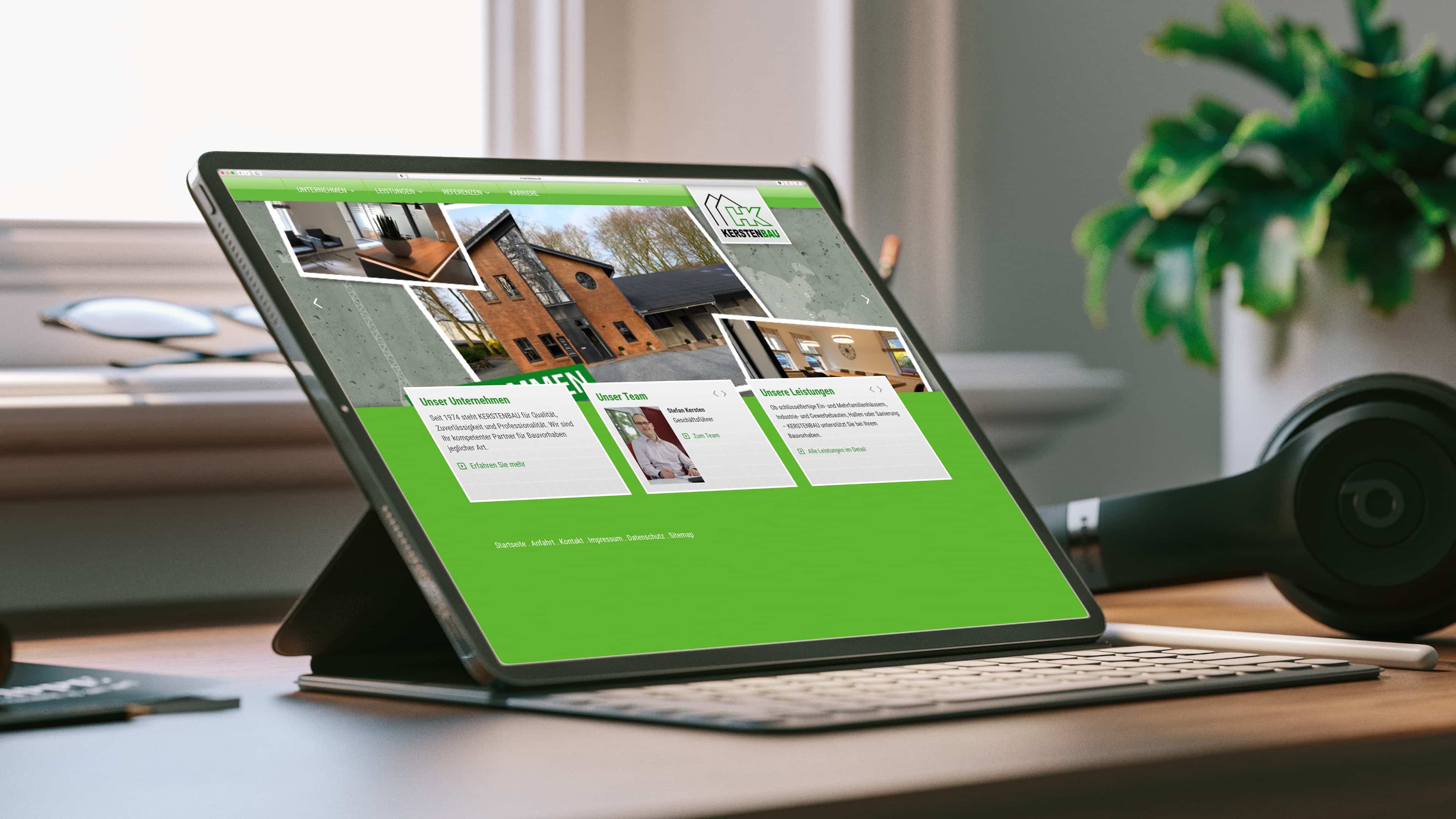 Ein Ipad mit grünem Hintergrund
