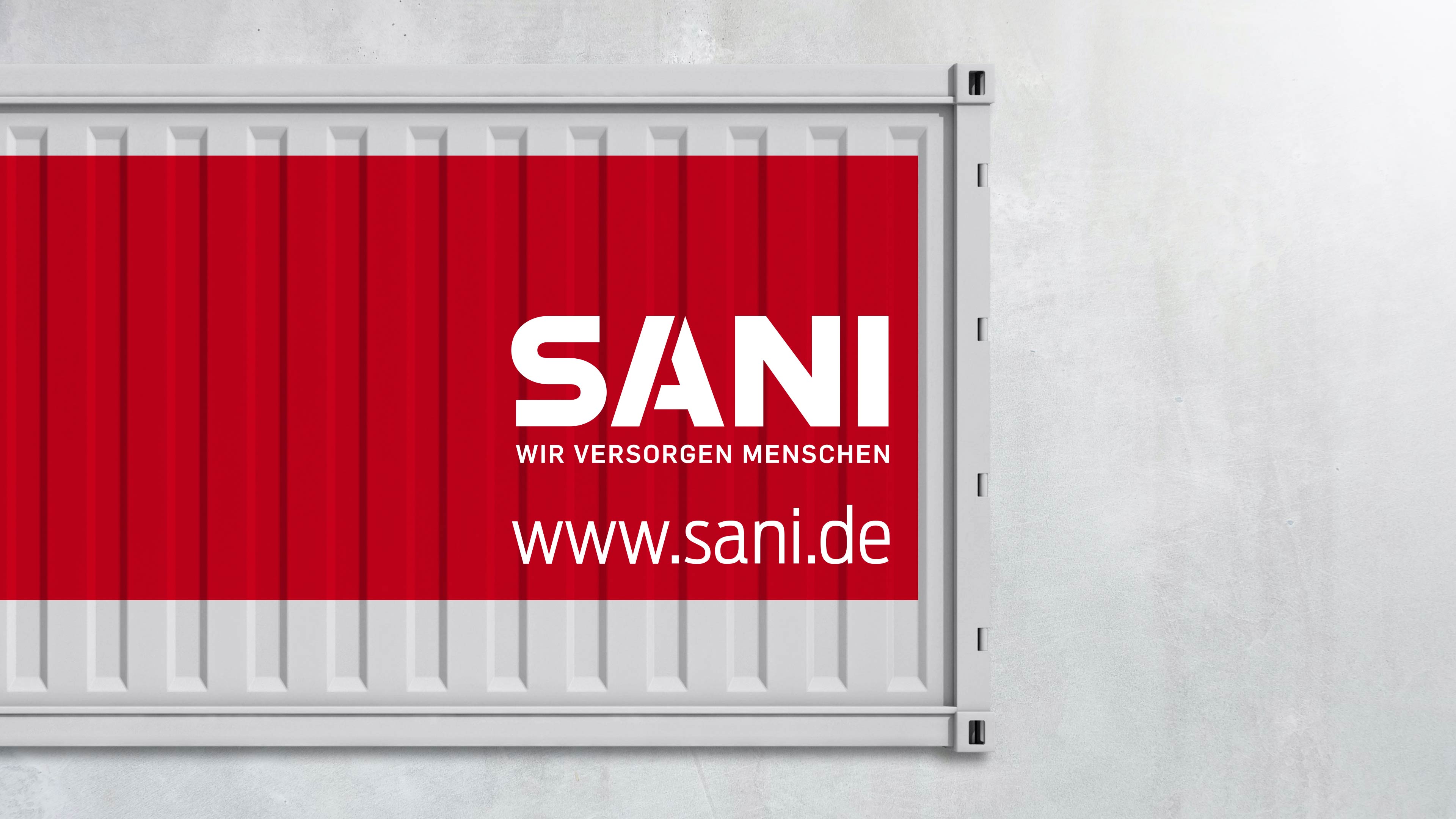 Sani Logo auf weißer Container Wand