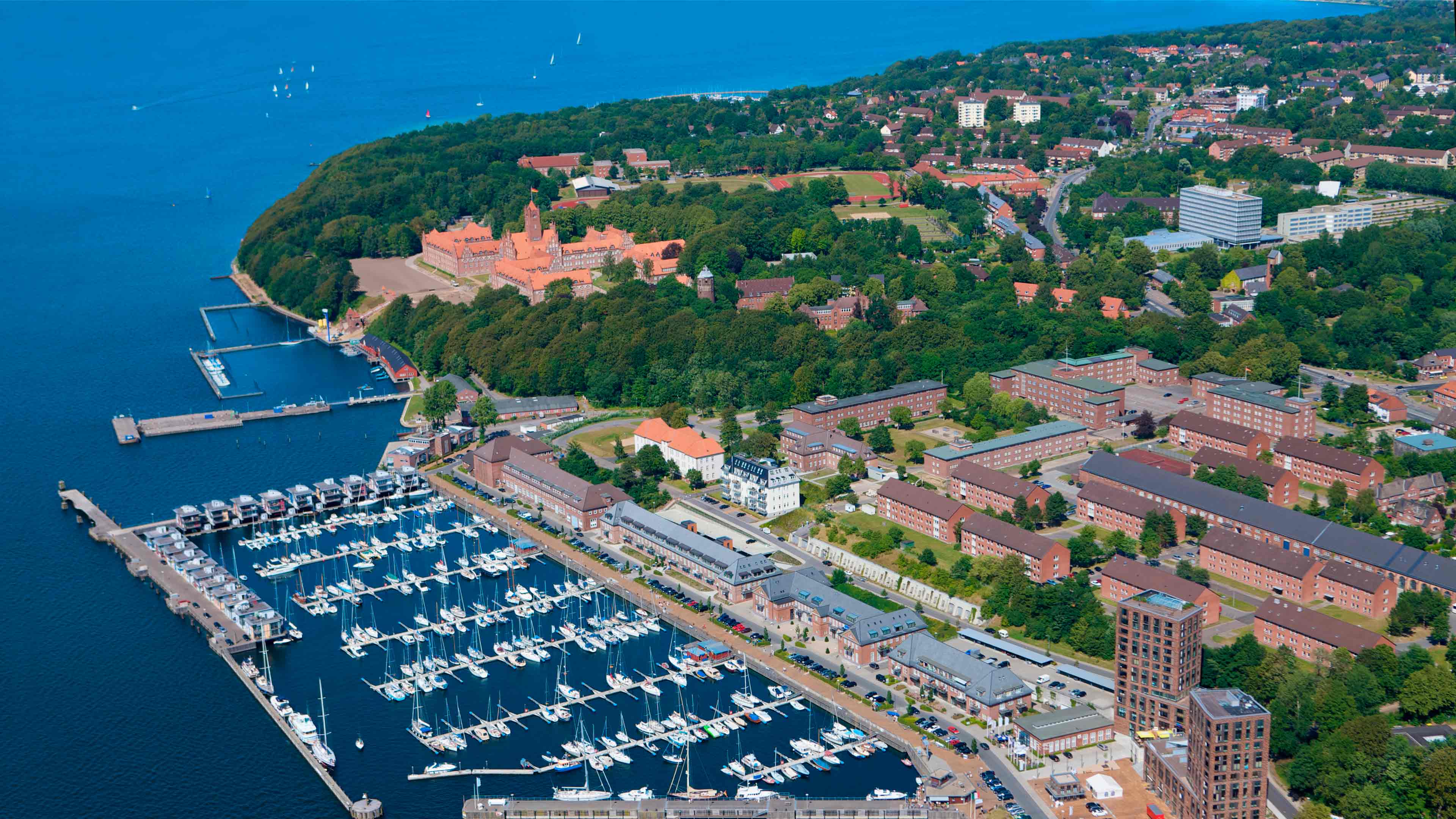 Luftbild vom Sonwiker Hafen im Sommer