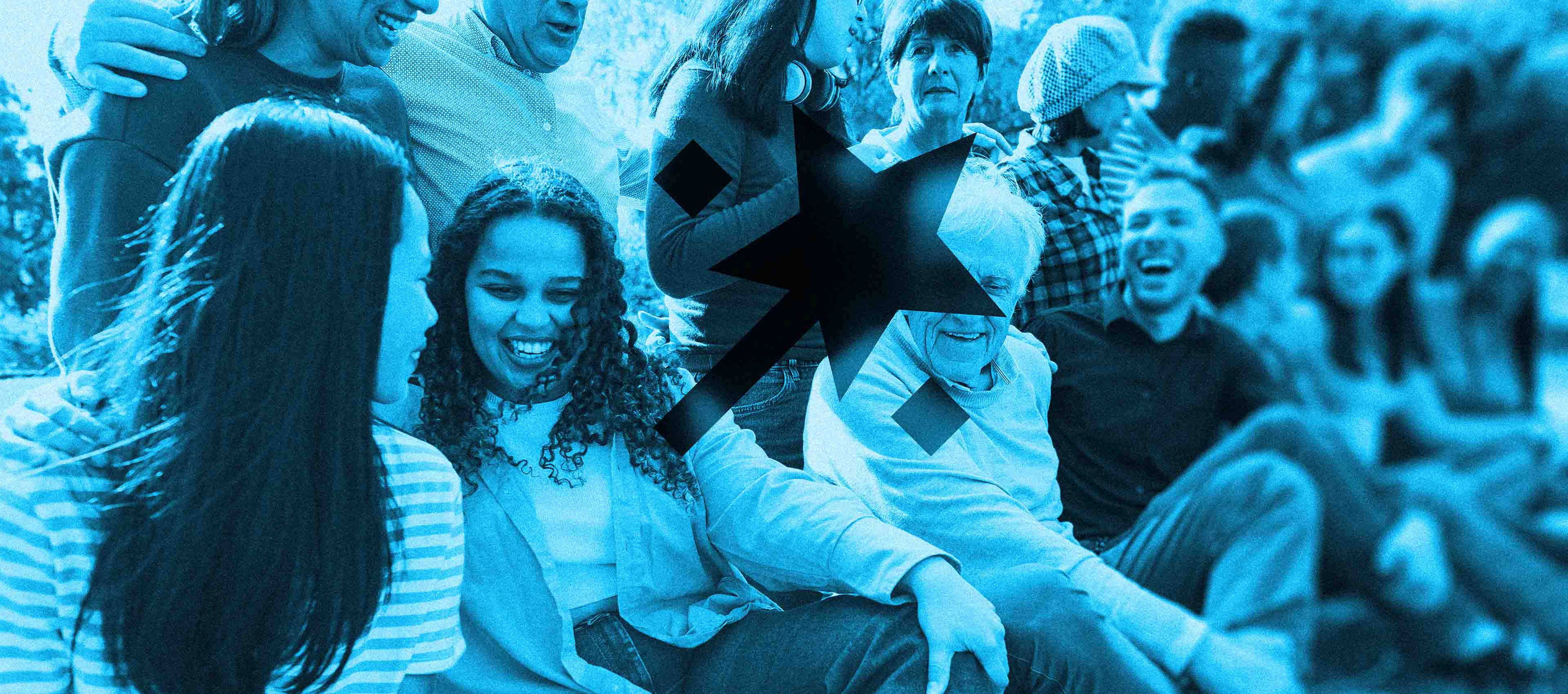 Diverse Menschenmenge sitzt fröhlich beieinander