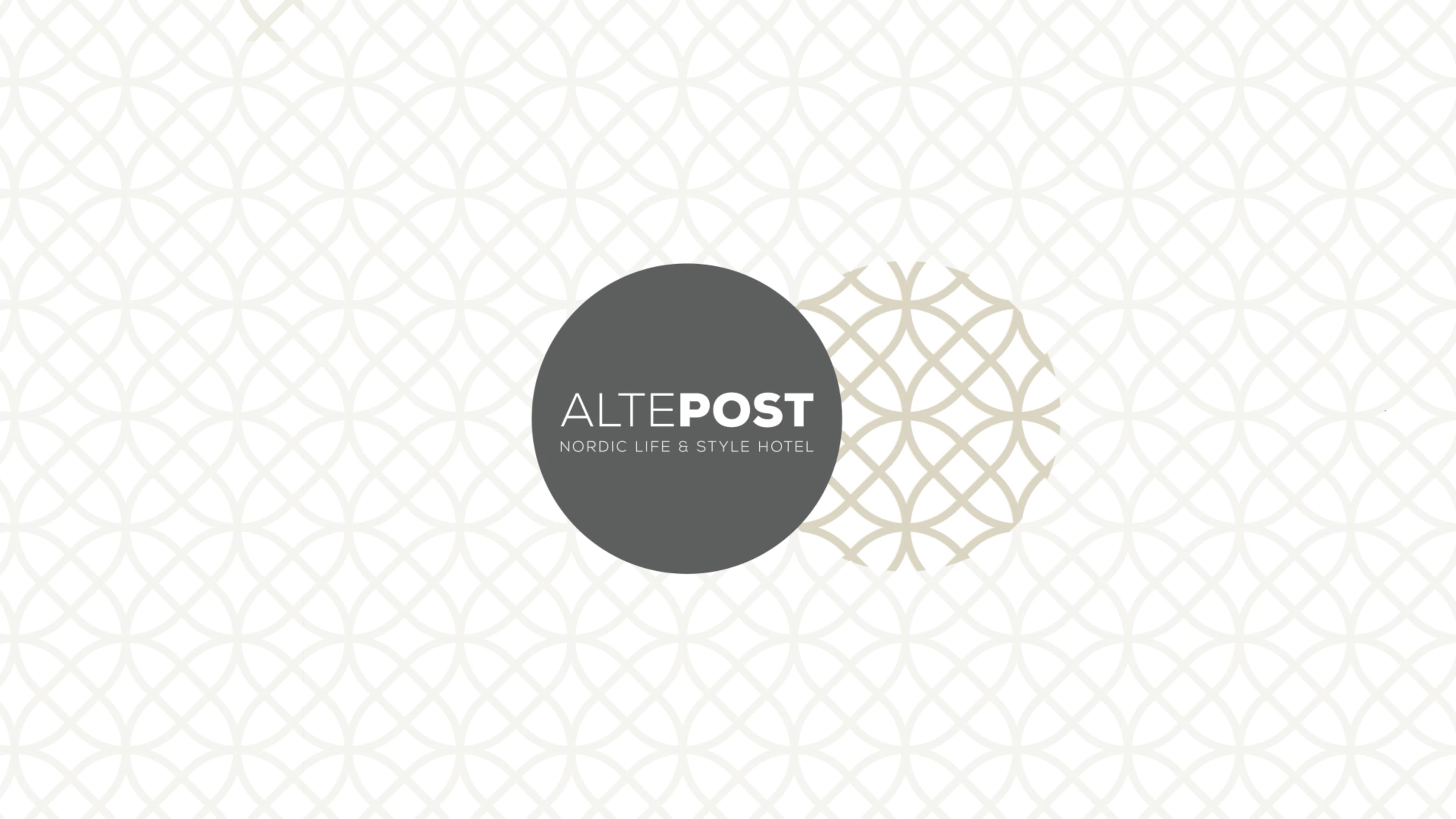 Logo grauer Kreis und Text "Alte Post. Nordic Life & Style Hotel"