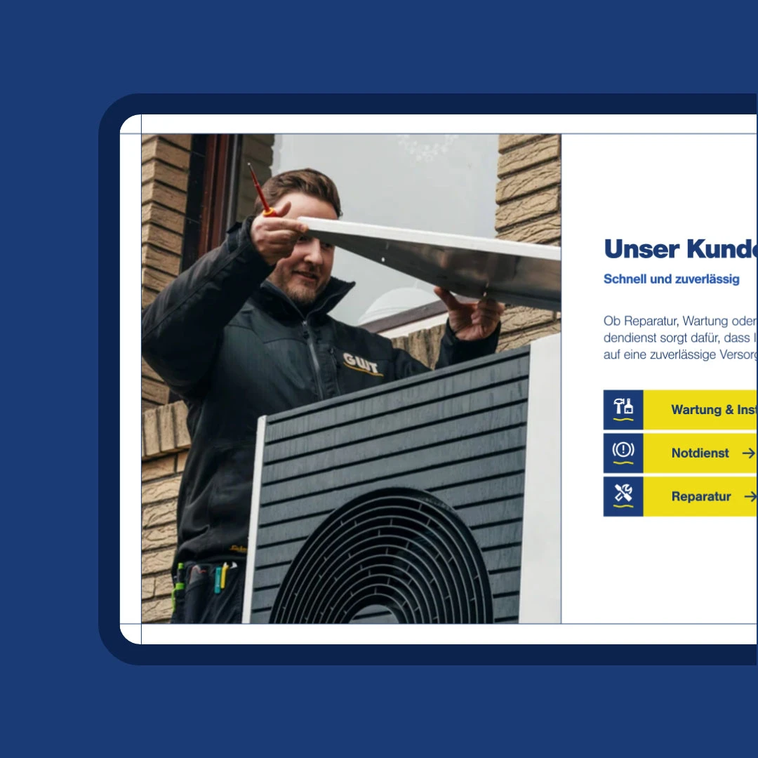 Ein Techniker überprüft eine Lüftungsanlage