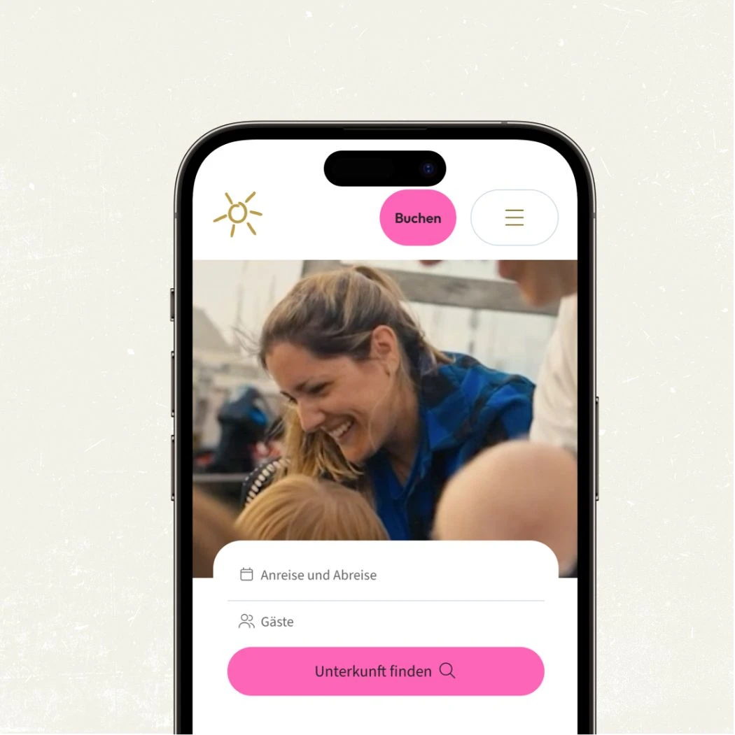 h2_tsg_teaser_03.jpg Smartphone mit der Grömitz Webseite