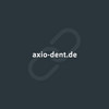 Weißer Schriftzug axio-dent.de vor dunkelgrauem Hintergrund
