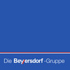 Schriftzug Die Beyersdorf-Gruppe auf blauem Quadrat