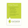 Hochkant-Visitenkarte mit grünem Hintergrund und Logo von cultiveco