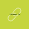 Dunkelgrüne URL cultiveco.de vor grasgrünem Hintergrund