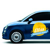 Blaues Auto mit gelbem Ella-Logo auf der Fahrerseite
