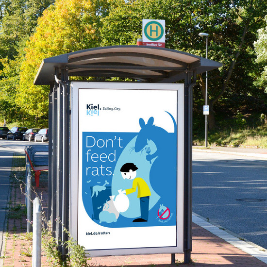 Werbung an Bushaltestelle von Kiel Rattenkampagne