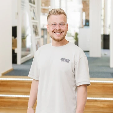 Porträtfoto von HOCHZWEI-Mitarbeiter Luca Nielsen