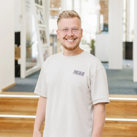 Porträtfoto von HOCHZWEI-Mitarbeiter Luca Nielsen