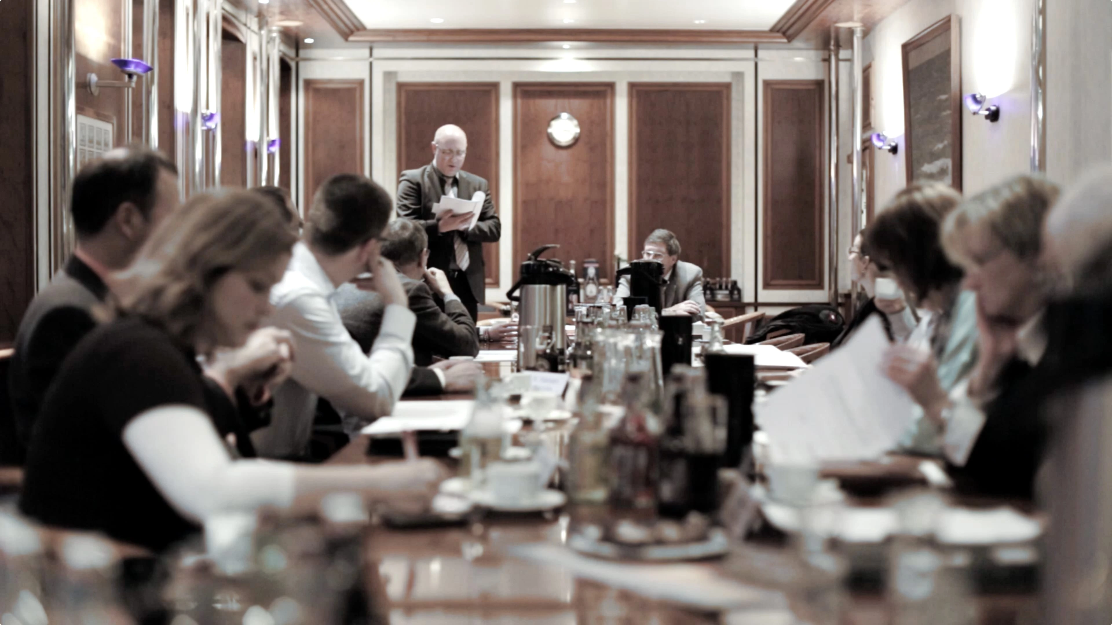 Ein Meeting in einem alten Gebäude
