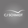Weißer Schriftzug CJ Schmidt vor grauem Hintergrund 