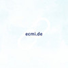 Blaue URL ecmi.de vor hellblauem Hintergrund