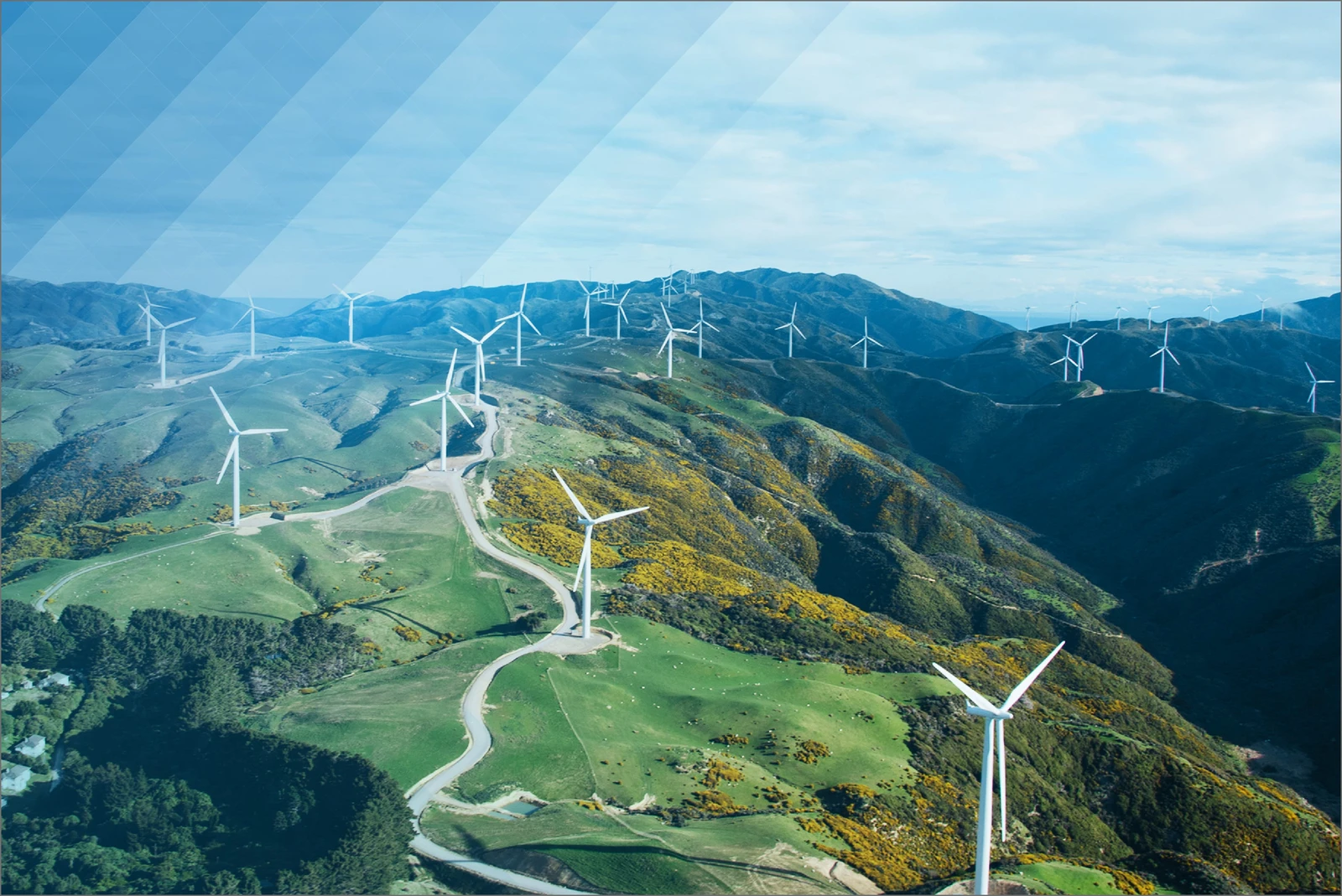 Bergige Landschaft mit Windmühlen