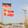 Deutsche und dänische Fahne