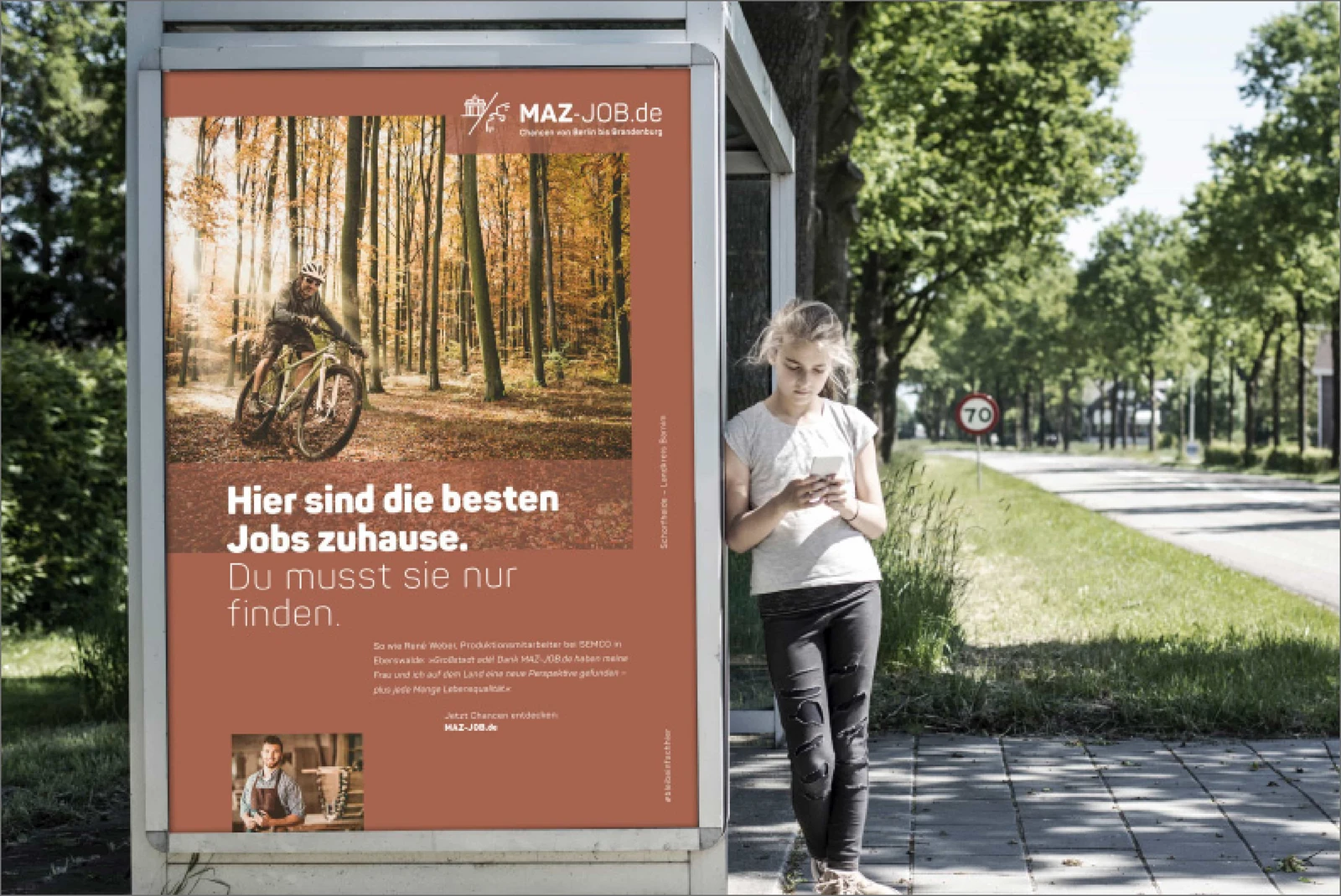 Maz Jobs Werbung an einer Bushaltestelle