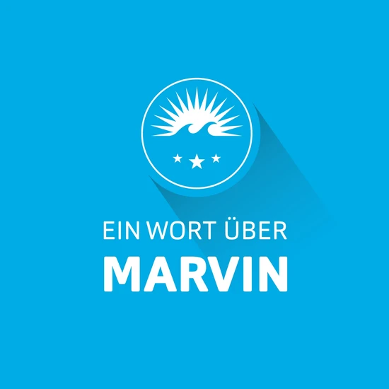 Ein Wort über Marvin Blaue Grafik mit Schriftzug Ein Wort über Marvin. Darüber das Hochzwei Logo mit einer aufgehenden Sonne, zwei Wellen und drei Sternen.