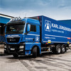 Blauer Lastwagen von Karl Jürgensen Logistik