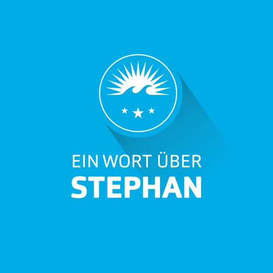 Blauer Hintergrund, davor das HOCHZWEI Logo und eine weiße Aufschrift: Ein Wort über Stephan.