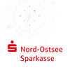 Logo der Nord Ostsee Sparkasse mit einem Kompass im Hintergrund