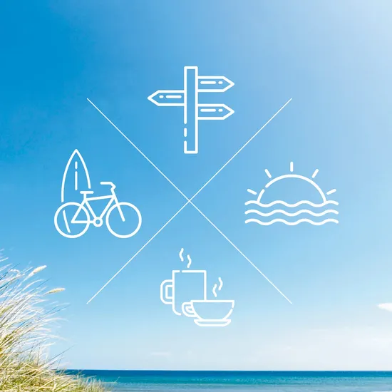 Vier weiße Icons mit Strand im Hintergrund