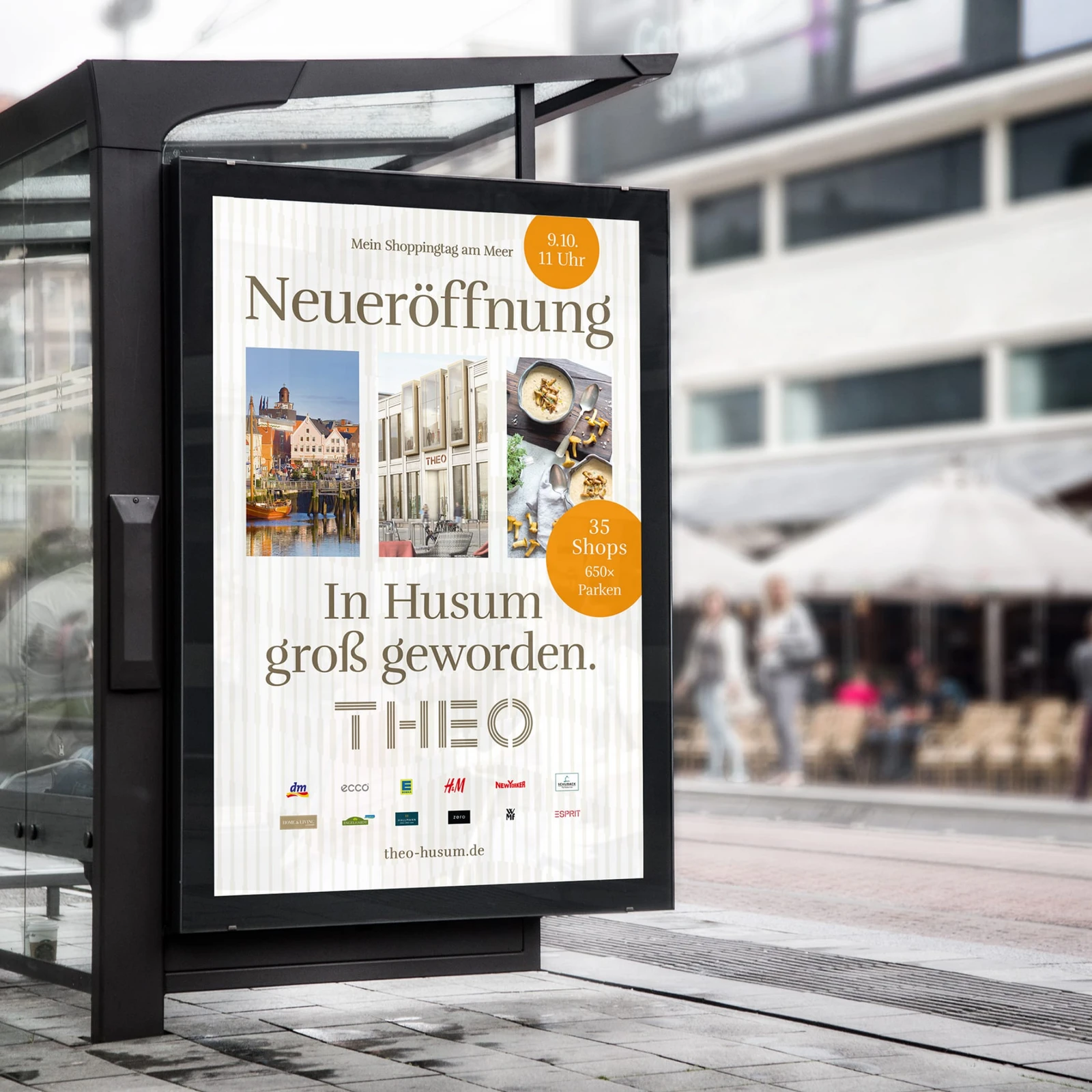 hochzwei_theo_teaser_04.jpg Werbung von Theo Husum an Bushaltestelle