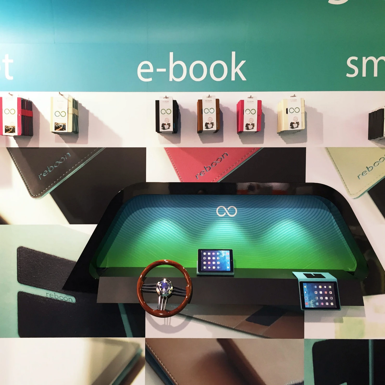 Wandhaken mit Reboon Ipadhalterungen