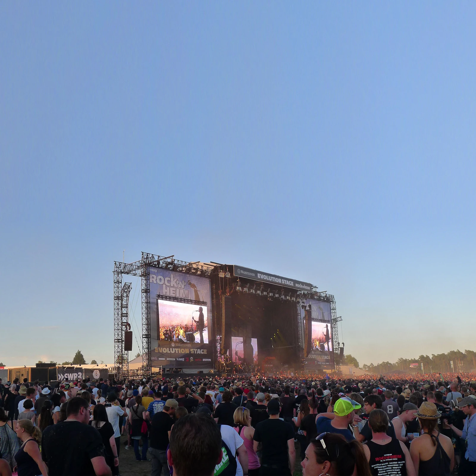 Blick auf die Bühne vom Rockenheim Festival