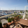 Blick von einem Sonwiker Balkon auf den Hafen
