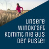 Zweigeteiltes Bild mit Läuferin vor Windkraftanlagen und Text 