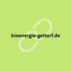 Schwarzer Schriftzug bioenergie-gettorf.de vor grünem Hintergrund
