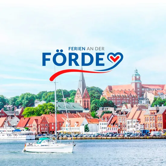 Website und Logo für "Ferien an der Förde" Quadratisches Flensburgpanorama mit Logo Ferien an der Förde