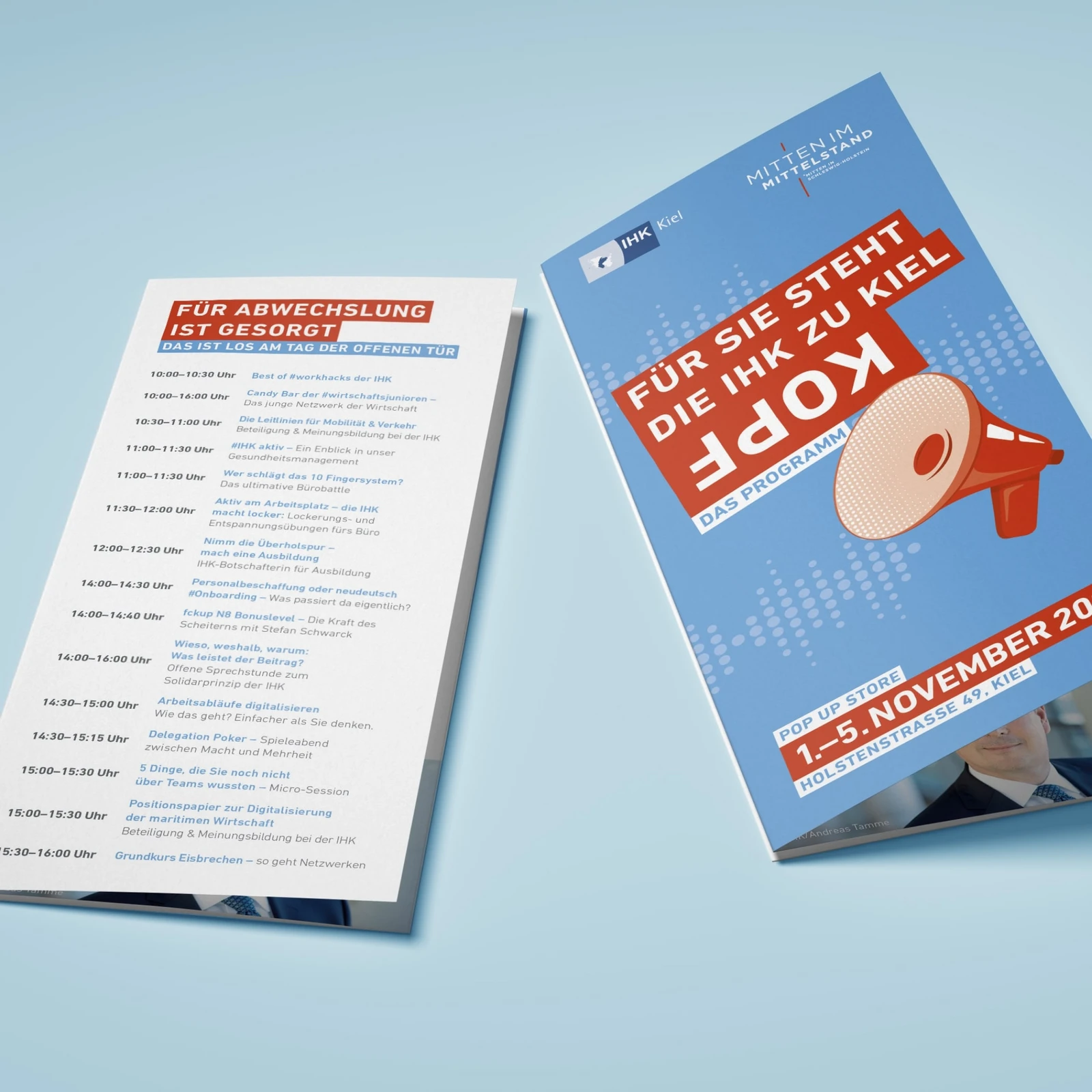 Zwei Flyer von IHK Kiel