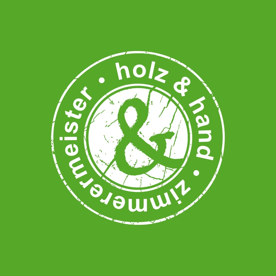 Rundes Holz und Hand Logo in weiß auf grünem Hintergrund