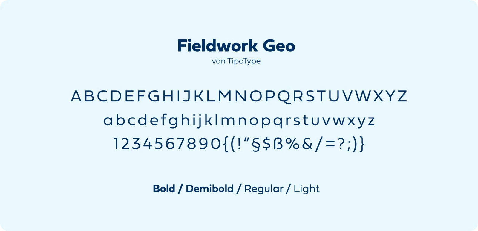 hochzwei_kielregion-handbuecher_teaser_07.jpg Schriftbeispiel der Schriftart Fieldwork Geo in dunkelblau auf hellblau.