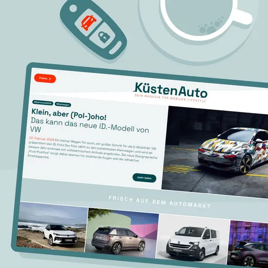 Screenshot der Küstenauto-Webseite auf einer Grafik eines Tabletts. Daneben eine Grafik eines Autoschlüssels und einer Kaffeetasse
