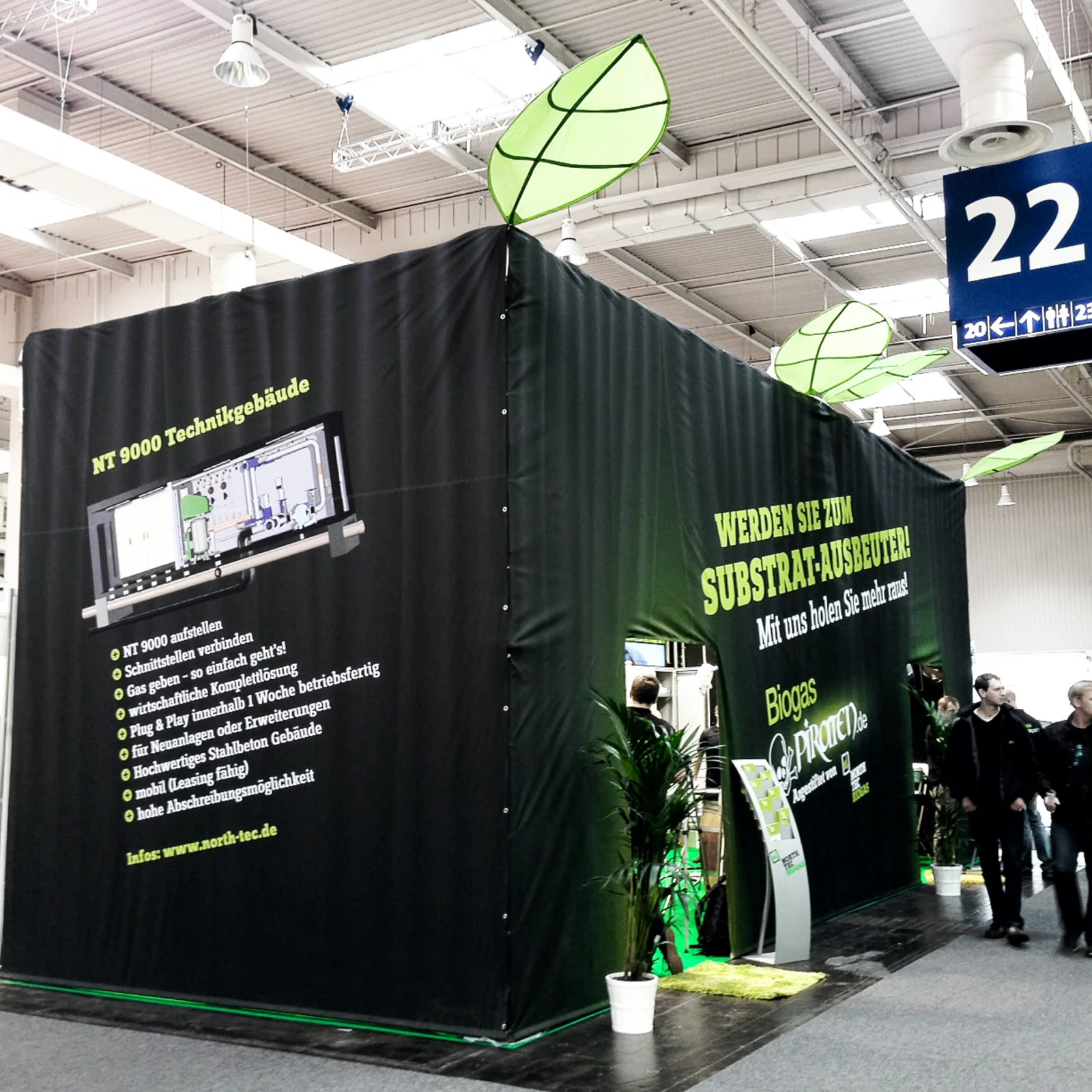hochzwei_ntec_teaser_05.jpg Schwarzer Messestand der North Tec