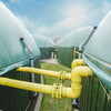 Gelbe Rohrverbindungen zwischen Biogasanlagen