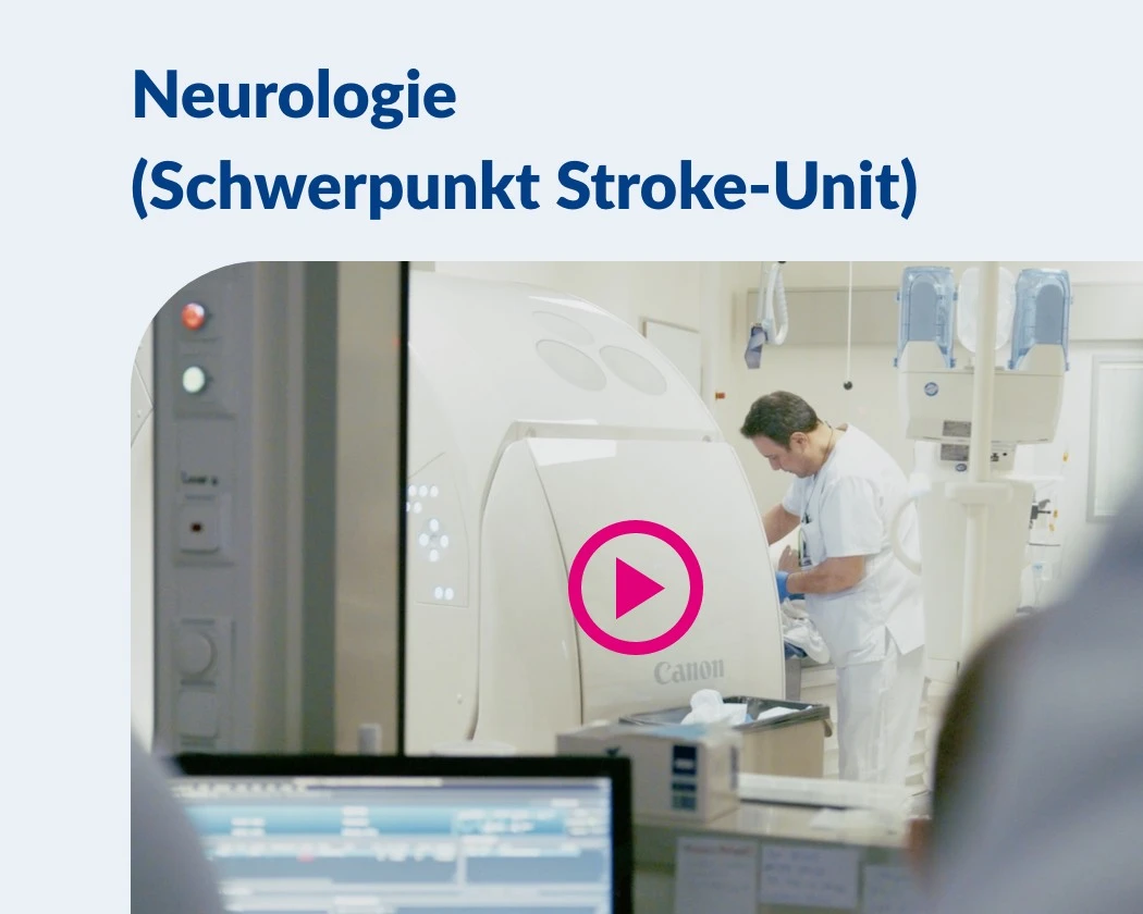 h2_fek_filme_video-teaser_06.jpg Videovorschaubild ein Angestellter untersucht einen Patienten
