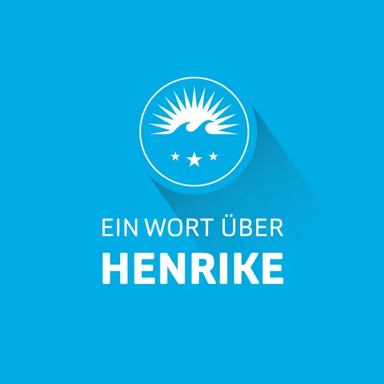 Blaue Grafik mit HOCHZWEI Logo und der Überschrift Ein Wort über Henrike