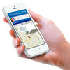Hand hält Smartphone mit geöffneter Flensburg City App