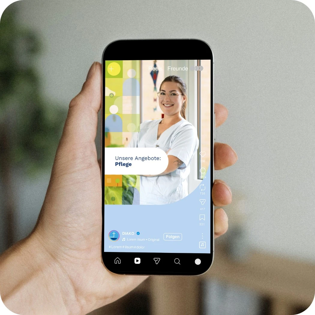 h2_diako_teaser_10.jpg Ein Smartphone mit der Diako Webseite in der Hand einer Person